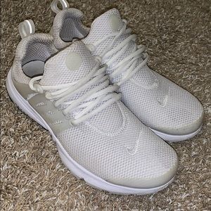 Triple white presto’s